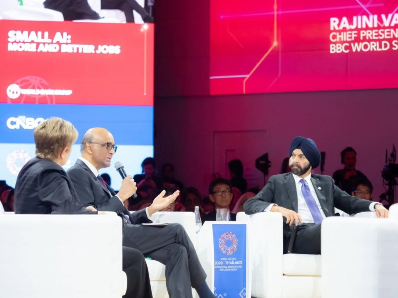 Ms Georgieva (left) discusses the impact of AI on employment with Mr Shanmugaratnam (centre) and Mr Banga. (Photo: Somruedi Banchongduang)