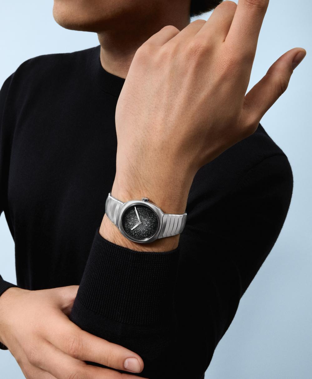 Streamliner Two Hands 34mm with a frosty Silver fumé dial. photos courtesy of H Moser & Cie