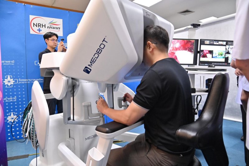 A doctor performs robotic telesurgery on a patient with prostate cancer. The Finance Ministry is planning a major overhaul of civil servants' medical benefits.