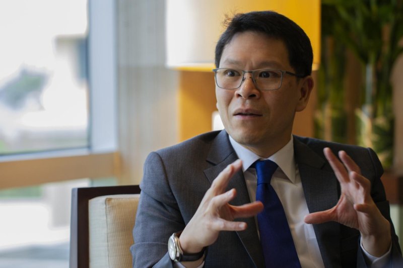 Thailand Development Research Institute (TDRI) chairman Veerathai Santiprabhob says the education system once served as a ladder for people to improve their socioeconomic status, but it has failed to adapt quickly enough to the modern world.