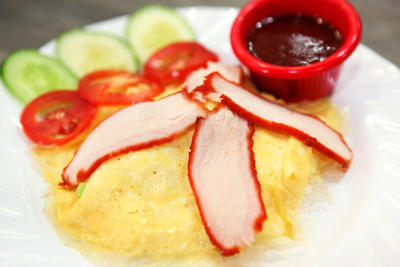 เดอ ตลาดพล ข้าวหมูแดงในตำนาน