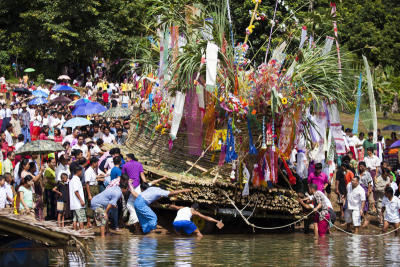 ประเพณีลอยเรือสะเดาะห์เคราะห์
