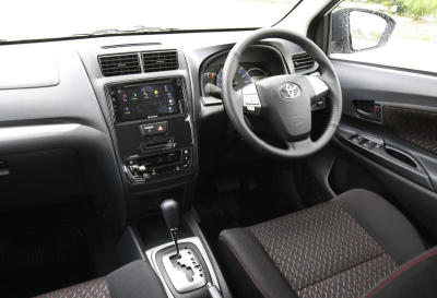 Avanza stands still
