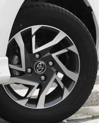 Avanza stands still