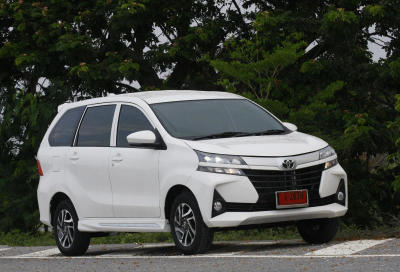 Avanza stands still