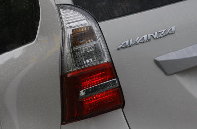 Avanza stands still