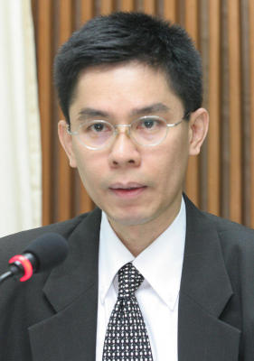 Govt eyes bigger world stage role