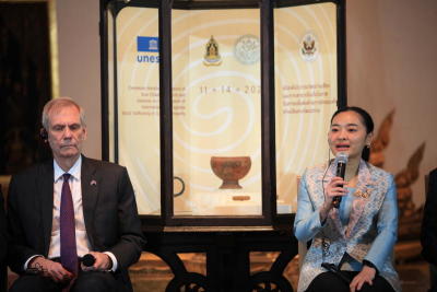 US embassy returns Ban Chiang artefacts