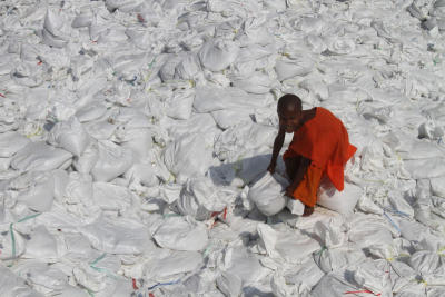 Pak Kret-sandbags-flood prevention