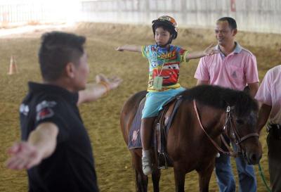 autistic children-horse riding therapy