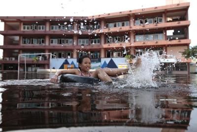flood-Bangkok-Charan Sanitwong