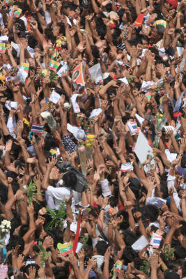 Aung San Suu Kyi-Samut Sakhon-Myanmar workers visit