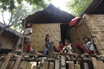 Refugees tell of post-blaze trauma, despair