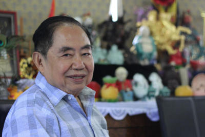 นายยุวรัตน์ กมลเวช