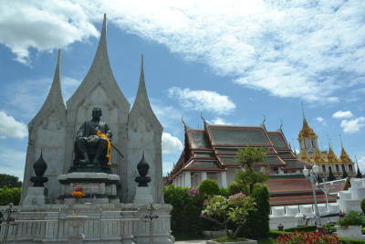 Temples near Phan Fah