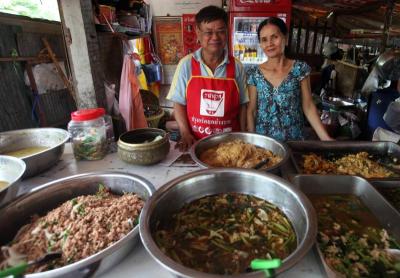 ภัตตาคารริมถนน อิ่ม อร่อย และถูก