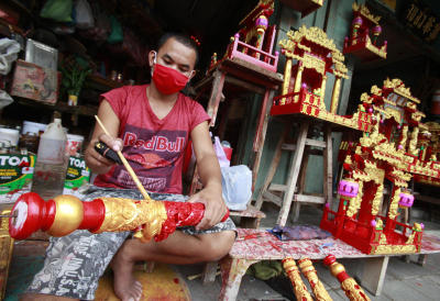 ช่างทำศาลเจ้า ที่ถนนพลับพลาชัย