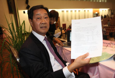 ม.ร.ว.ปรีดิยาธร เทวกุล กล่าวบรรยาย "จำนำข้าวเสียหายใครรับผิดชอบ"