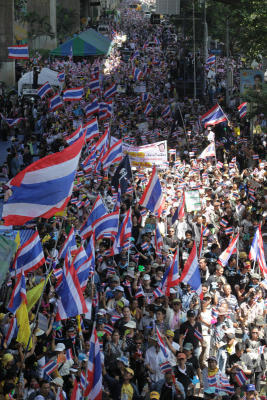 เพื่อไทยลุยไฟ