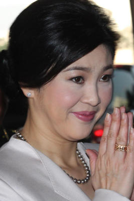 ยิ่งลักษณ์ ชินวัตร ประชุมครม.นัดพิเศษ ที่สโมสรกองทัพบก