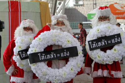 ให้เหล้า=แช่ง บริเวณอนุสาวรีย์ชัยสมรถภูมิ