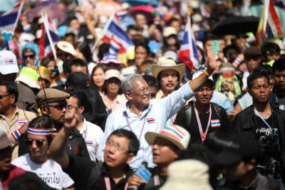 สุเทพนำขบวนเดินเชิญชวนชาวกรุงชุมนุมใหญ่วันที่ 22