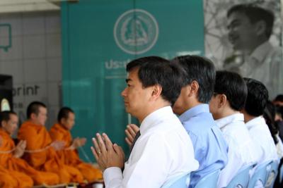 พรรคประชาธิปัตย์ ทำบุญสะเดาะเคราะห์