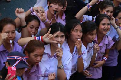 ลุงกำนันสุเทพนำมวลชนจากเวทีอโศกเดินชวนปิดกทม.เส้นทางอโศก สุขุมวิท ทองหล่อ เพชรบุรี และ เอกมัย