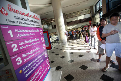 ประชาชนเข้าบริจาคโลหิต ที่สภากาชาติไทย