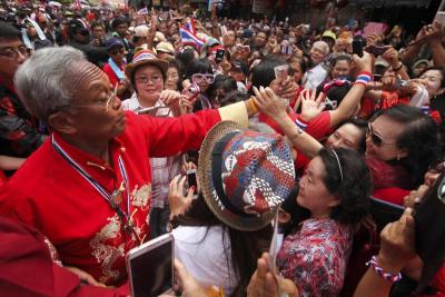 สุเทพ เทือกสุบรรณนำมวลชนกลุ่ม กปปส.เดินขบวน เชิญชวนมวลชนรณรงค์ไม่ไปเลือกตั้งที่จะเกิดขึ้