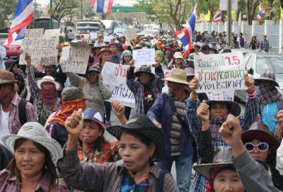 ชาวนาชุมนุมรียกร้องเงินจำนำข้าวที่ กระทรวงพาณิชย์ สนามบินน้ำ