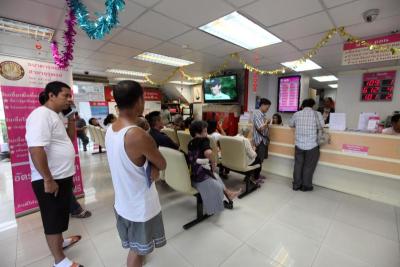 คนถอนเงิน ธ ออมสิน