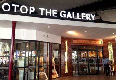 Otop the Gallery under Ploenchit Expressway