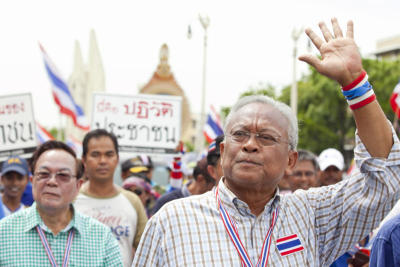 สุเทพนำมวลชนเดินเรียกแขกสู้ยกสุดท้าย