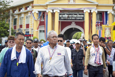 สุเทพนำมวลชนเดินเรียกแขกสู้ยกสุดท้าย