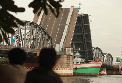 เปิดสะพานกรุงเทพให้เรือผ่าน