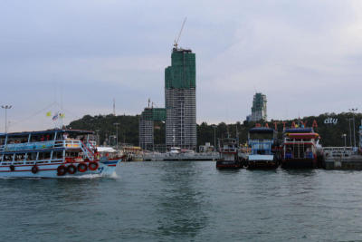 Pattaya high condo is being stopped construction