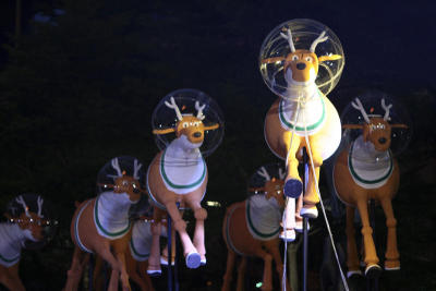 ไฟประดับต้อนรับเทศกาลคริสมาสและเทศกาลปีใหม่