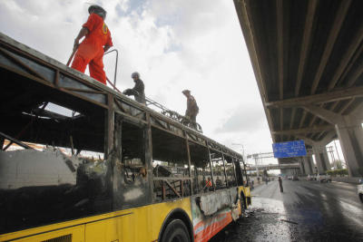 ไฟไหม้รถเมย์หน้าสนามบินดอนเมือง