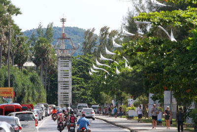หอเตือนภัยสึนามิที่หาดกระรน จังหวัดภูเก็ต