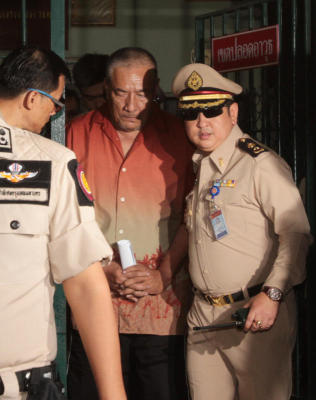 ตำรวจได้นำตัว พล.ต.ท.พงศ์พัฒน์ มาส่งยังศาล่อาญา