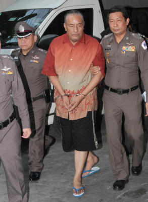 ตำรวจได้นำตัว พล.ต.ท.พงศ์พัฒน์ มาส่งยังศาล่อาญา
