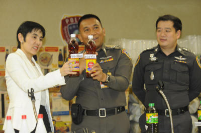 ผงะทลายรง.น้ำปลา-ซอสปลอม เลียนแบบยี่ห้อดังขายอีสานกว่า 3 ปี