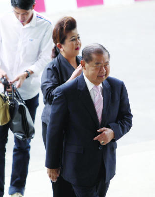 Kamnan Sia, wife get jail in land case