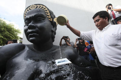 "กรวดน้ำ คว่ำขัน ร่างรัฐธรรมนูญ 2558”