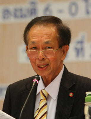 นายหัสวุฒิ วิฑิตวิริยกุลแถลงข่าว