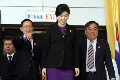 น.ส.ยิ่งลักษณ์ ยื่นฟ้องอัยการสูงสุดพร้อมพวกจำนวน 4 คน ในความผิดอาญาฐาน ร่วมกันปฏิบัติ หรือละเว้นการปฏิบัติหน้าที่โดยมิชอบ