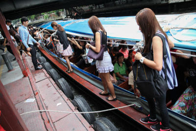 บรรยากาศบริเวณท่าเรือสถานีสะพานอโศก