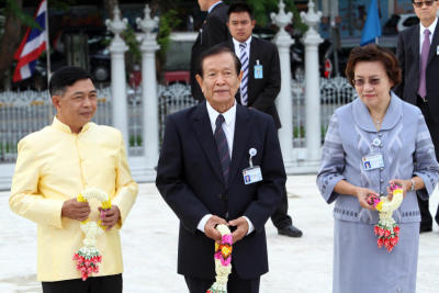 ประธานสภาขับเคลื่อนการปฏิรูปประเทศ(สปท.) สักการะพระบรมราชานุสาวรีย์พระบาทสมเด็จพระปกเกล้าเจ้าอยู่หัว รัชกาลที่ 7