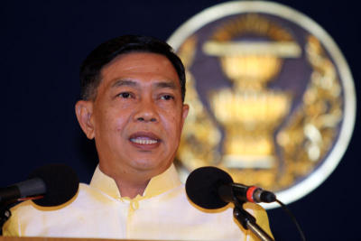 นายอลงกรณ์ พลบุตร รองประธานฯ คนที่ 1 สปท